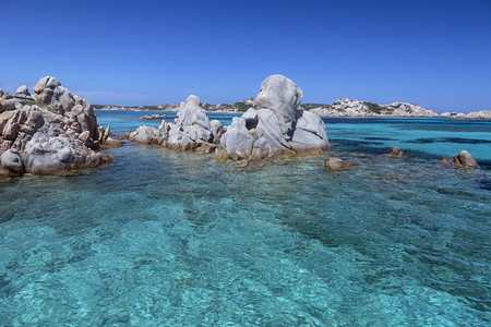博尼法乔已确立的Maddalena群岛是法国科尔西卡与意大利萨尔丁亚东北部之间博尼法西奥海峡上的一组岛屿由七个主要岛屿和许多其他图片