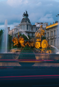街道广场Cibeles不喷泉夜间西班牙马德里晚上图片