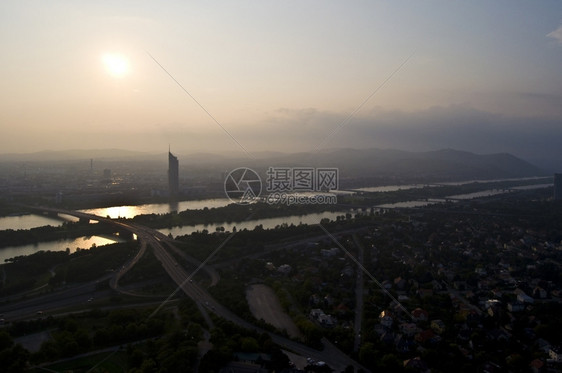 河城市景观风优美丽的维也纳和多瑙景色从上而下图片