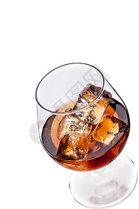 威士忌白兰地底带冰块的照片瓶子酒白色的图片