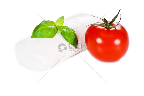 盘子白色背景的新鲜番茄巴西尔和莫扎雷拉奶酪绿色食物图片