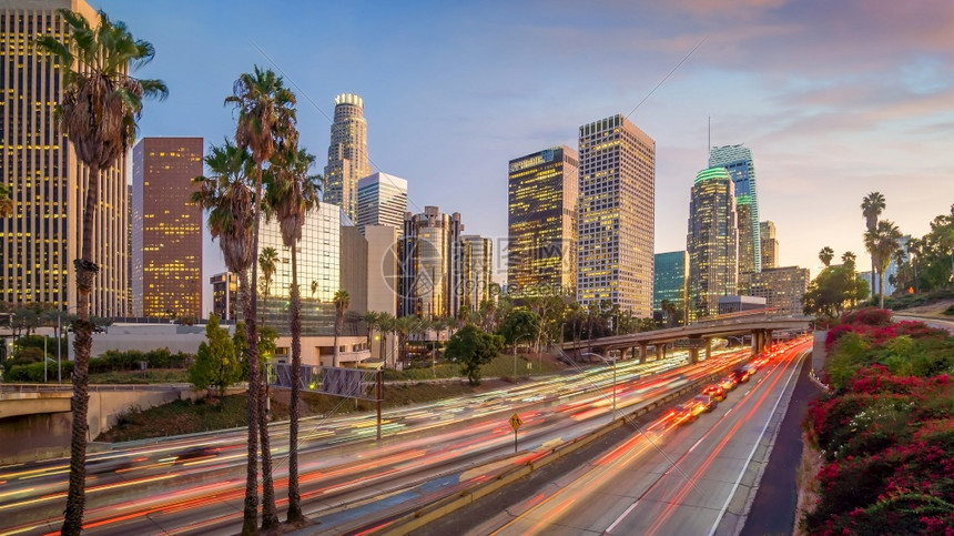 树美国加利福尼亚州洛杉矶市中心天际的美丽日落国人城市景观图片