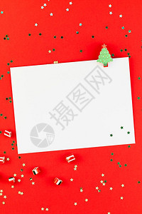 红纸背景金光闪亮模版的Xmas节庆祝信封上假装了贺卡文本设计20年照片来自新年或圣诞问候信装饰风格最小的佳图片