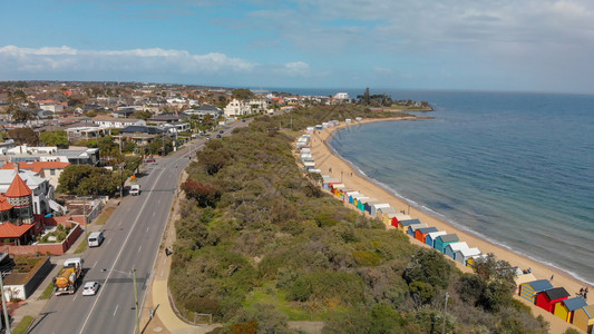 澳大利亚维多Brighton海滩多彩小屋的全景空中观察红色的迷人景观图片