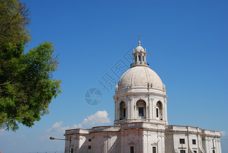 城市的葡萄牙里斯本著名的潘席恩教堂或圣格拉西亚教堂蓝天背景崇拜图片