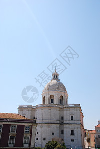 葡萄牙语首都里斯本著名的潘席恩教堂或圣格拉西亚教堂蓝天背景历史图片