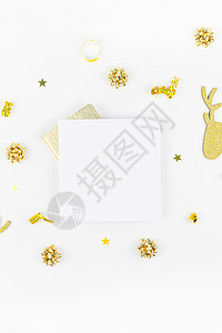 新的年或圣诞时装节定型公寓以白色背景和复制版面空间模型作的黄马节庆典鹿装饰金质假模版印有贺卡板冬天假期图片