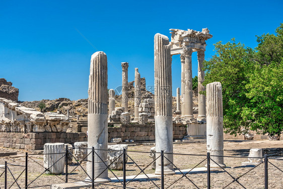 土耳其佩格蒙古城土耳其迪奥尼索斯寺一座古希腊城市Pergamon的迪奥尼索斯神庙希腊语尤梅内斯图片