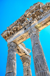 旅游柱子结石土耳其佩格蒙古城土耳其迪奥尼索斯寺一座古希腊城市Pergamon的迪奥尼索斯神庙图片