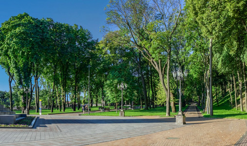 20年7月1日城市弗拉基米尔斯卡娅乌克兰基辅0712乌克兰基辅的VladimirskayaGorka公园在一个阳光明媚的夏日早晨图片