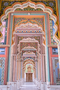 古老的帕特里卡贾伊普尔第九大门位于印度拉贾斯坦邦斋浦尔瓦哈圆环粉色的图片