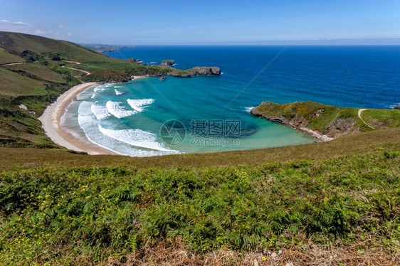 岩石海景靠近Llanes村附近的Torimbia海滩AsturiasLlanes村附近沿海图片