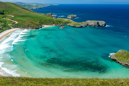 海滨沿阿斯图里亚靠近Llanes村附近的Torimbia海滩AsturiasLlanes村附近图片