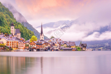 鹤湖围村阿尔卑斯山脉欧洲奥地利著名的Hallstatt村的景象庄户外风优美背景