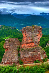岩层Belogradchishkiskali保加利亚棕色的斯卡天空图片