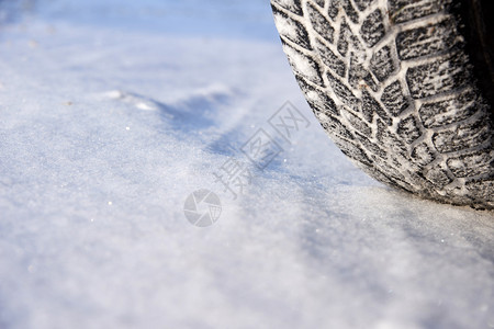 冬季起动的雪车轮胎橡胶冻结安全图片