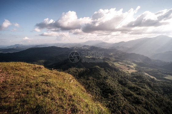 跋涉游客植物泰国的山地景观察点图象图片