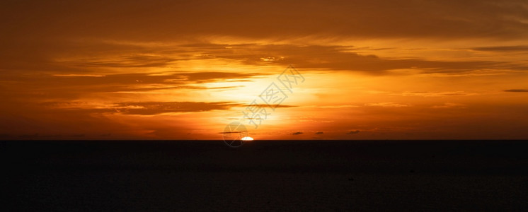 地平线海滩日落在面或光亮的日出暮图片