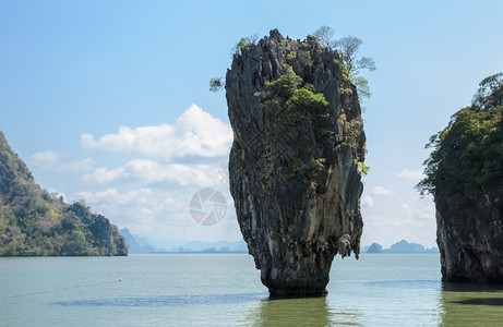 著名的泰国攀牙湾詹姆斯邦德岛或塔普的美丽风景天图片