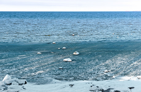 糊状春天北海中的冰泥水雪冰图片