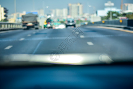 在泰国曼谷的高速公路上驾驶汽车在高速公路上驾驶汽车在路上行驶很多汽车运输商业建筑学图片