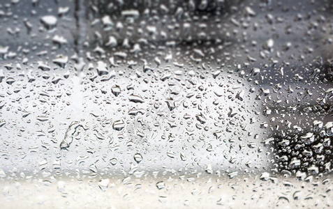 窗口上的雨滴抽象背景季节概念天气湿度墙纸图片