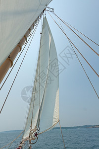 绳索天空私人的帆船游艇吊杆帆和操纵风景图片