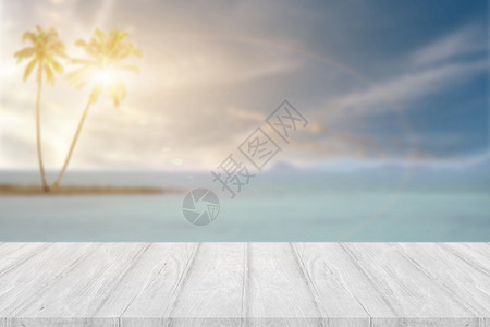 夏天岛透视光色背景模糊海上方的空白木板表用于显示或设计蒙太元产品布局为了图片