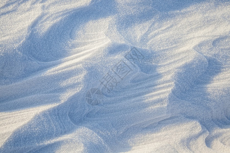 在最后一场雪落之的下照片是在降后的冬季拍摄雪堆降季节图片
