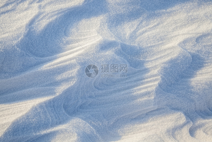 在最后一场雪落之的下照片是在降后的冬季拍摄雪堆降季节图片