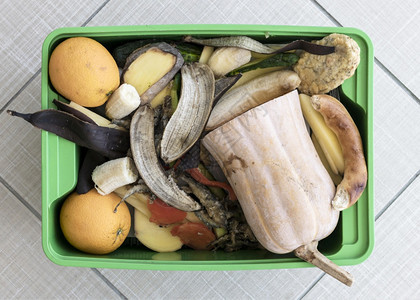 桩环境的黄瓜有机蔬菜顶视图回收箱分辨率和高品质美丽照片顶视图有机蔬菜回收箱高品质和分辨率美丽照片概念图片