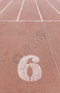 特点六号在赛跑轨道上外出步运动和健康生活竞争的轨迹细节白色锻炼图片