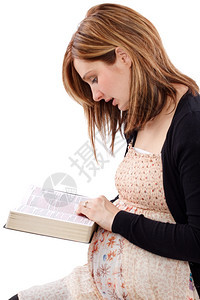 信仰可爱的阅读年轻克里斯蒂安女士读圣经以喂养她的灵魂图片