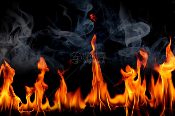 灾难黑底烟雾的火焰燃烧红色热火花上升橙发光的飞粒红色图片