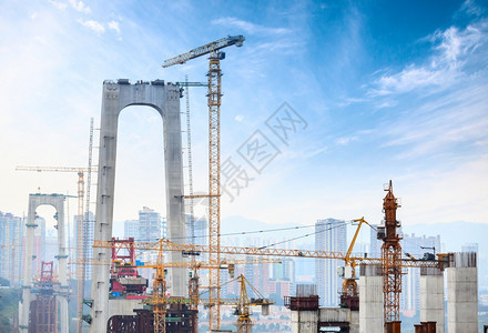 进步框架地点使用高塔起重机建造的混凝土架桥图片