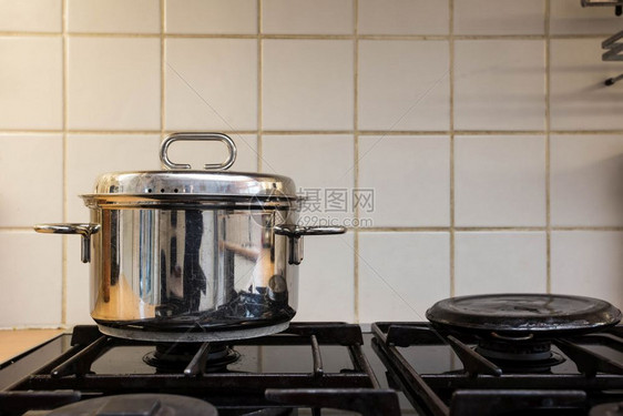 新的厨具白色煤气炉灶烹饪锅煤气炉灶的老旧设计家庭烹饪锅旧设计图片