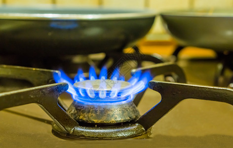 烤箱旧式的照明煤燃气炊具烧蓝火反型厨房设备炉灶图片