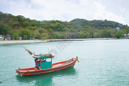 海上小型渔船景观图片