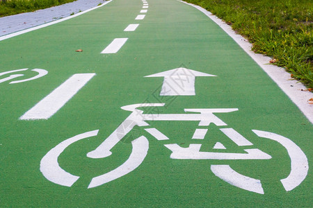 运输城市ciclyng车道自行小路城市的图片
