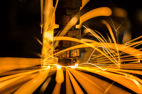 技能近距离贴点的螺焊机正在工厂中接坚果和金属部分修理机器图片