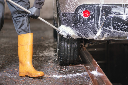 车轮胎服务专业洗车用肥皂和刷子清洗汽车专业用肥皂和刷子清洗汽车图片