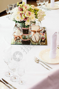婚礼餐桌布置图片