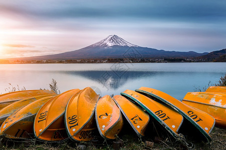 日本川口子湖富士山和船旅游目的地山梨图片