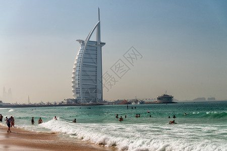 迪拜的海边沙滩风景图片