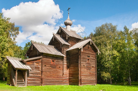 俄罗斯西北部建造的旧木制教堂会墙图片