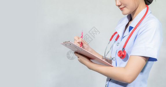 技术疾病女医生记录在人数的历史报告上女医生记录在患者人数中关心图片