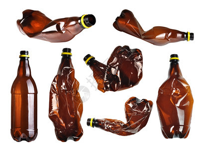 空的产品浪费收集在白色上隔离的棕塑料瓶图片