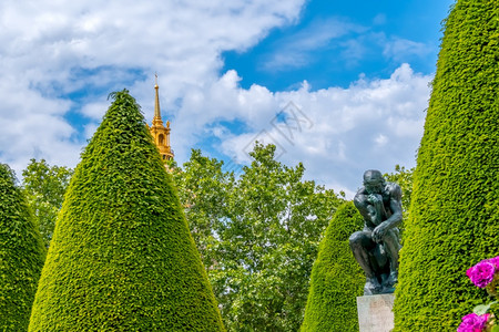老的一种巴黎罗丁博物馆的法国夏日阳光明媚巴黎一位思想家绿色花园考者的雕塑巴黎思想家的雕塑肌肉发达图片