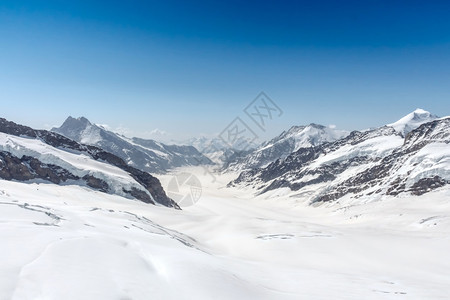 瑞士阿尔卑斯山鲁格弗拉乌霍赫的阿莱施冰川地貌天空风景优美谷图片