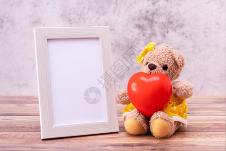 与图片框架的泰迪熊在桌木华伦天人日庆祝活动情节卡片浪漫的图片